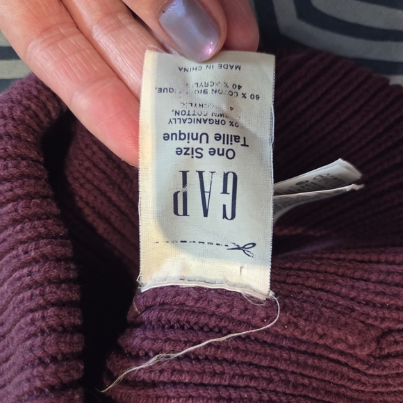 GAP Ribbed Beanie - Picture 2 of 2